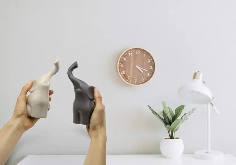 Ceramic Loving Pair of Elephants - Image 3
